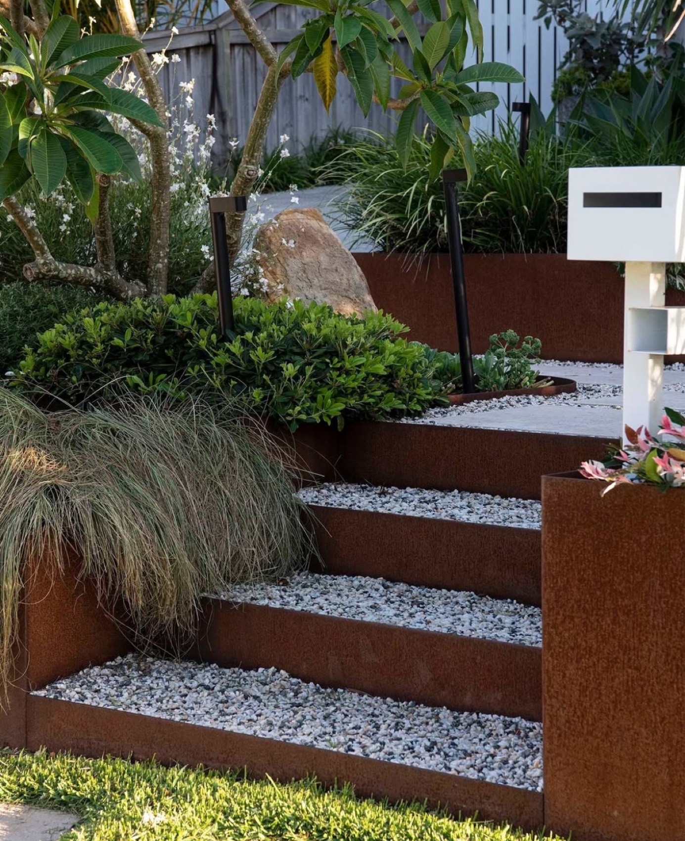 SHAPESCAPER steel landscaping project
